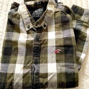 Hollister Mens green plaid button down long sleeve shirt